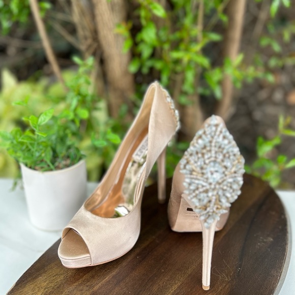 BADGLEY MISCHKA Kiara Embellished Peep Toe pumps 8 womens - Picture 15 of 15